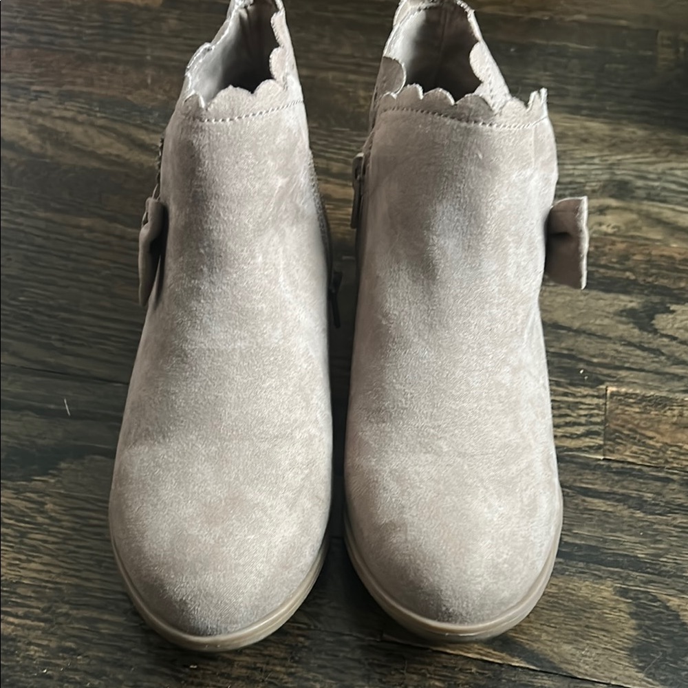Girls SO Cream Ankle Boots with Elastic Panels